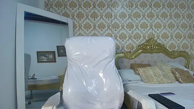 JessB  online show from November 8, 2025, 8:01 pm