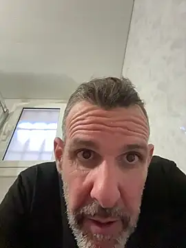 gigolobcn online show from January 7, 2026, 2:33 pm