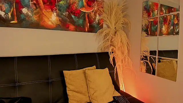 Emma  clark  online show from February 7, 2026, 12:13 pm