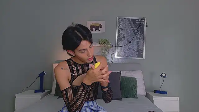 Nickifox   online show from November 28, 2025, 9:15 pm