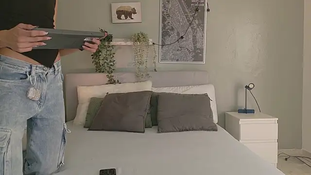 Nickifox   online show from December 1, 2025, 7:26 pm