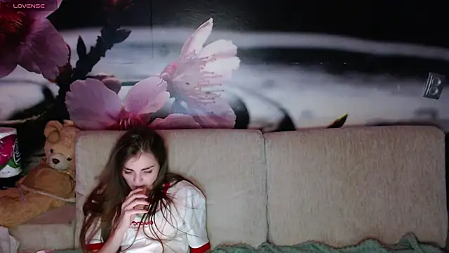 MandyMils online show from October 19, 2025, 8:33 pm