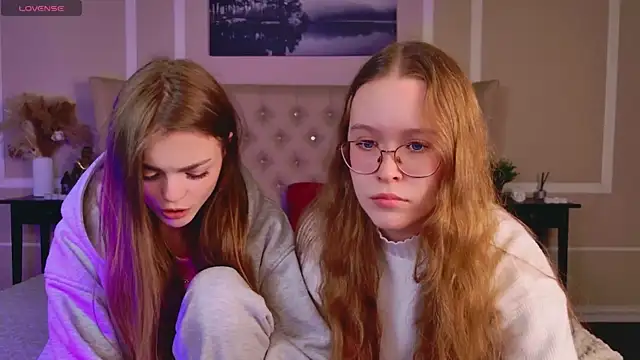 MandyMils online show from November 15, 2025, 2:32 pm