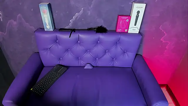 Lili milk20 online show from October 17, 2025, 7:15 pm