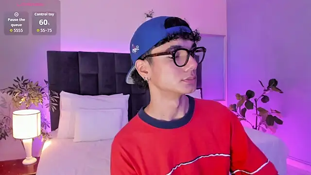 Phillicious   online show from November 14, 2025, 9:40 pm