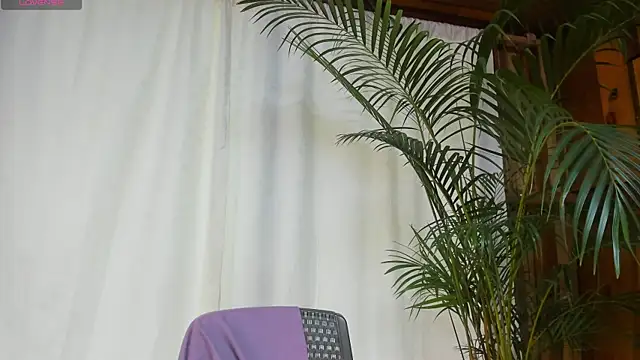 Snapshot of aliciakozlov chatting on May 14, 2026, 8:39 pm aliciakozlov online show from May 14, 2026, 8:39 pm
