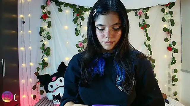 cutee andrea online show from May 13, 2026, 3:13 am