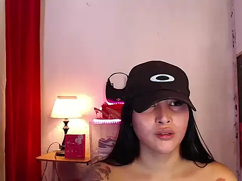 alicemoore69 online show from December 5, 2025, 5:17 am