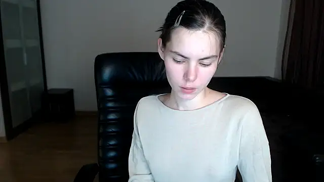 AmelieReve online show from October 14, 2025, 4:40 pm