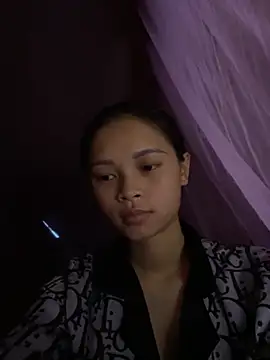 Em-Tho07 online show from October 5, 2025, 11:28 pm