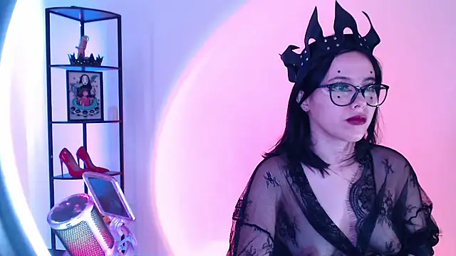 girldom online show from January 7, 2026, 4:56 pm