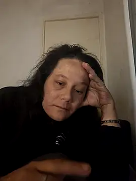 Snapshot of zeousseelphie chatting on September 26, 2025, 5:47 am zeousseelphie online show from September 26, 2025, 5:47 am