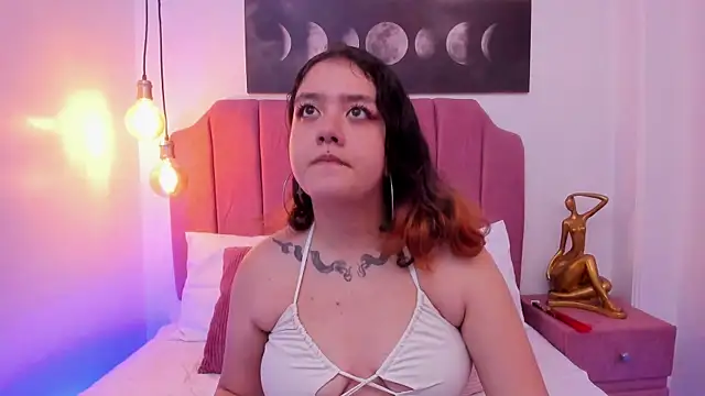 Niaa Stark online show from April 29, 2026, 3:32 am