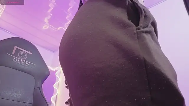 ZURY TAY online show from April 15, 2026, 11:49 am