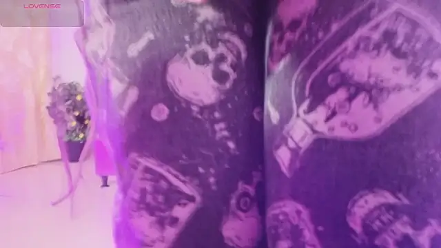 ZURY TAY online show from March 27, 2026, 12:06 pm