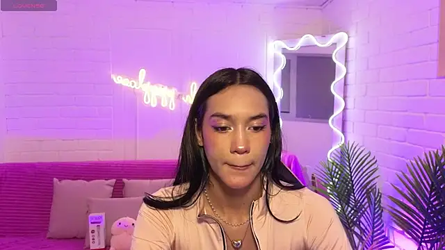 artemiss tay online show from December 4, 2025, 7:24 pm