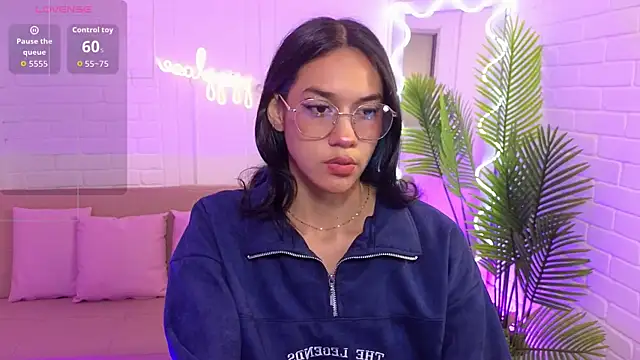 artemiss tay online show from October 6, 2025, 7:14 pm