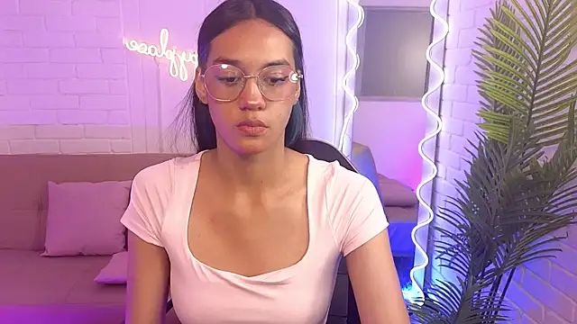 artemiss tay online show from September 24, 2025, 7:20 pm