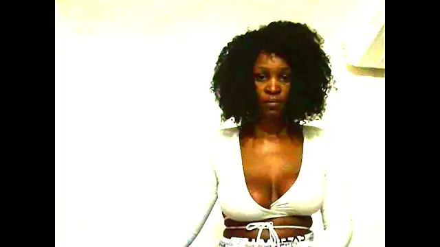 Snapshot of DesiredQueen25 chatting on September 15, 2025, 10:59 am DesiredQueen25 online show from September 15, 2025, 10:59 am