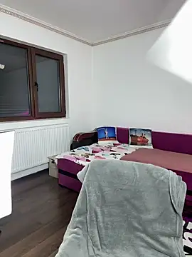 MiaKiittyy online show from November 30, 2025, 1:39 am