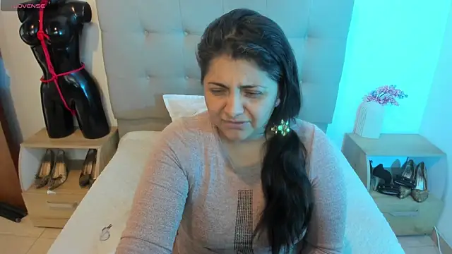 TifanyAmazinng online show from January 6, 2026, 1:37 pm