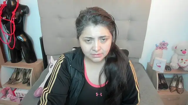 TifanyAmazinng online show from December 4, 2025, 12:26 pm