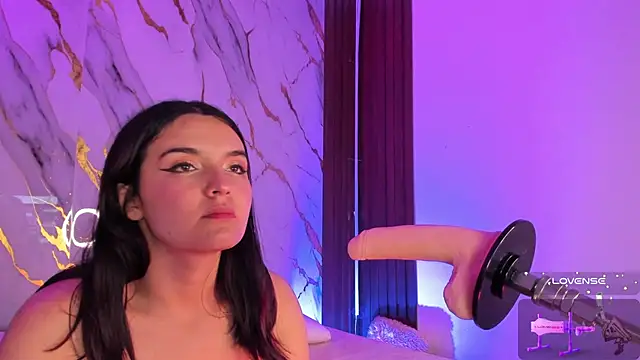 alicecute77 online show from December 3, 2025, 2:23 am