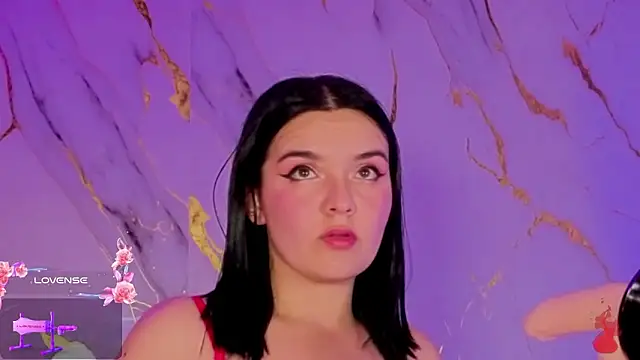 Snapshot of alicecute77 chatting on February 13, 2026, 2:33 am alicecute77 online show from February 13, 2026, 2:33 am