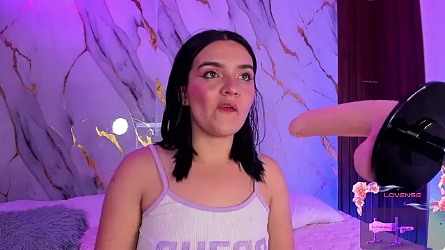 Snapshot of alicecute77 chatting on February 8, 2026, 2:20 am alicecute77 online show from February 8, 2026, 2:20 am