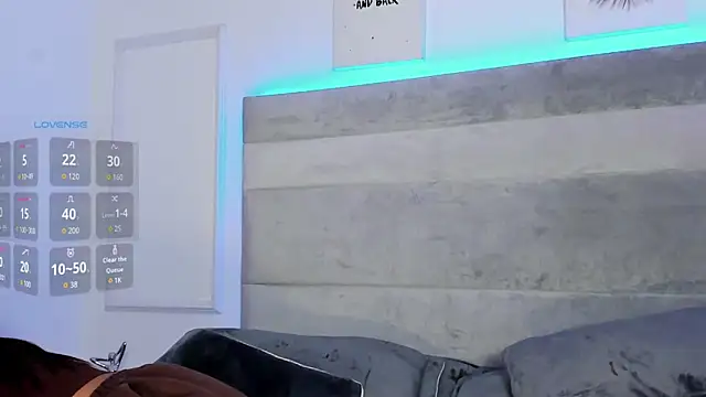 Aleja ruizz online show from October 29, 2025, 4:55 am