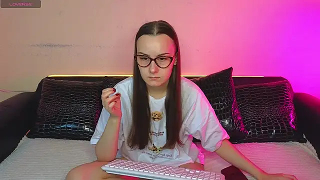 Snapshot of Kelly_Cartier chatting on October 14, 2025, 12:06 pm Kelly Cartier online show from October 14, 2025, 12:06 pm