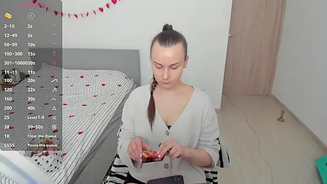 Kelly Cartier online show from February 20, 2026, 11:01 am