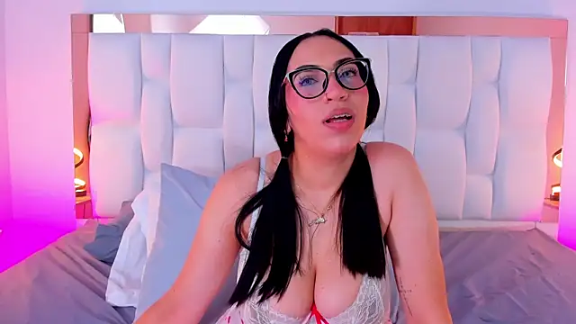 Snapshot of Camille_Juicy chatting on October 3, 2025, 12:50 pm Camille Juicy online show from October 3, 2025, 12:50 pm