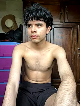 Axel-Mejia online show from October 28, 2025, 12:59 pm