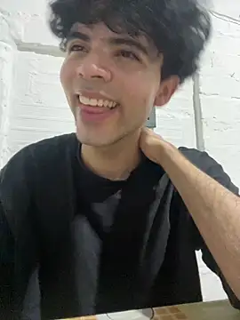 Axel-Mejia online show from May 27, 2026, 1:04 am