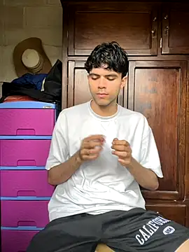 Axel-Mejia online show from November 14, 2025, 6:22 pm