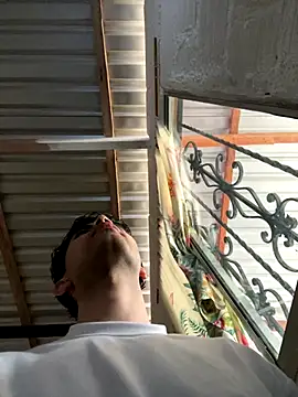 Axel-Mejia online show from November 28, 2025, 8:20 pm