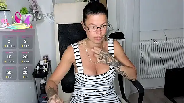 sexygilf82 online show from May 26, 2026, 7:56 pm