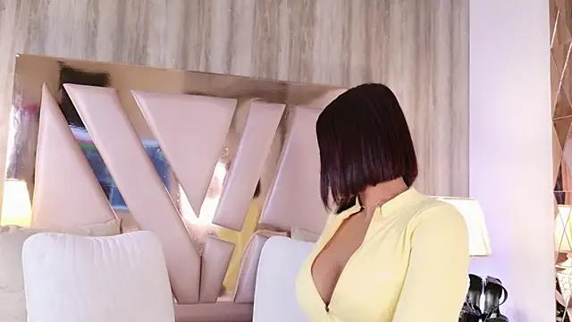 IrinaVelvet online show from September 30, 2025, 4:46 pm