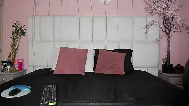 sofiagomez   online show from September 12, 2025, 7:13 pm