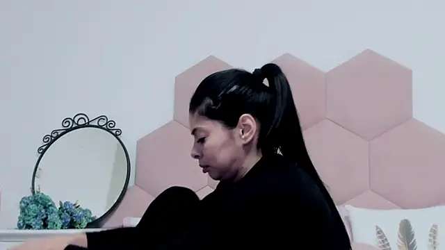 Snapshot of LadyLiia chatting on February 5, 2025, 4:59 am LadyLiia online show from February 5, 2025, 4:59 am