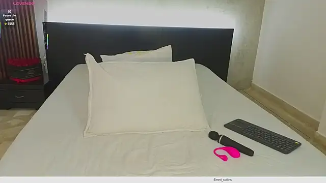 Snapshot of emmi_collinss chatting on August 8, 2026, 7:43 pm emmi collinss online show from August 8, 2026, 7:43 pm