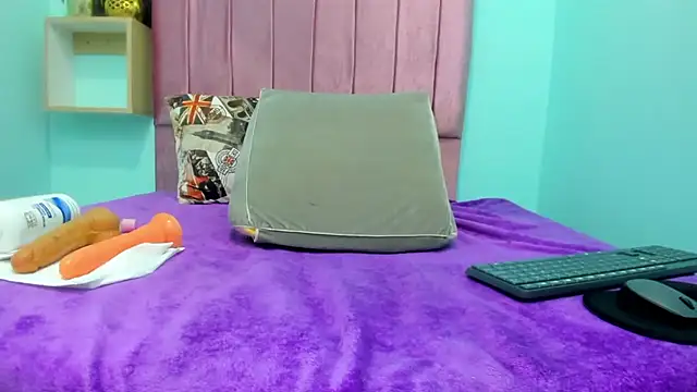 candy sex 18 online show from May 7, 2026, 1:21 am