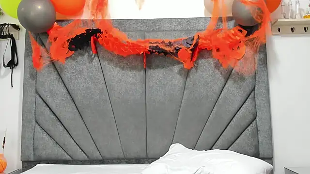 Snapshot of ZafiroAndFlynn chatting on October 26, 2025, 8:42 pm ZafiroAndFlynn online show from October 26, 2025, 8:42 pm