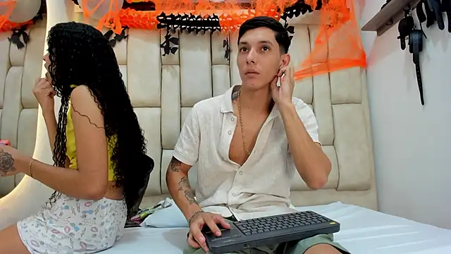 Snapshot of ZafiroAndFlynn chatting on October 24, 2025, 8:19 pm ZafiroAndFlynn online show from October 24, 2025, 8:19 pm