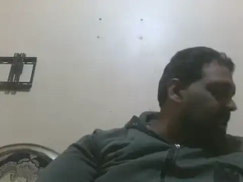 elpoop7305 online show from April 18, 2026, 9:15 pm