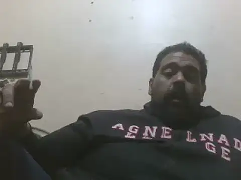 Snapshot of elpoop7305 chatting on February 4, 2026, 10:05 pm elpoop7305 online show from February 4, 2026, 10:05 pm