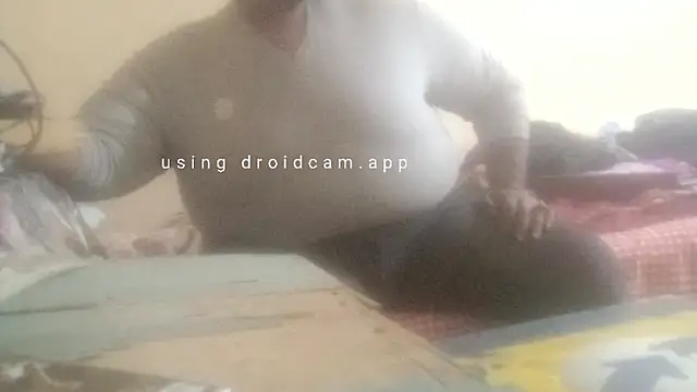 Snapshot of elpoop7305 chatting on February 17, 2026, 9:12 pm elpoop7305 online show from February 17, 2026, 9:12 pm