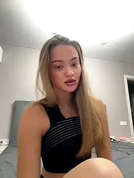 SkylarVoxx online show from November 23, 2025, 1:32 pm