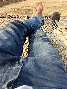 INTERNATIONAL0001 online show from October 22, 2025, 10:04 am